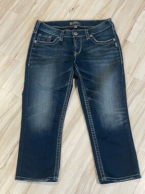 Silver Jeans Co. Suki Mid-Rise Curvy Capri Dark Wash Thick Stitch Size 30